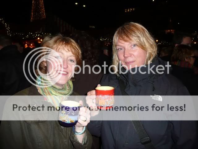 Angela & Heike on the gluhwein!