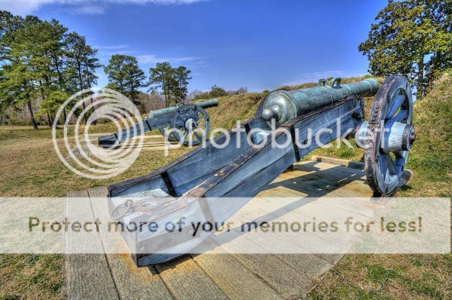 IMAGE: http://i747.photobucket.com/albums/xx117/Bytor_Photo2112/IMG_5359_tonemapped.jpg