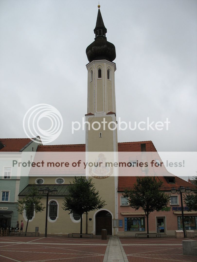 http://i747.photobucket.com/albums/xx117/ChrisCruise1980/KL%202010%20AMS-MUC-AMS/IMG_4376.jpg
