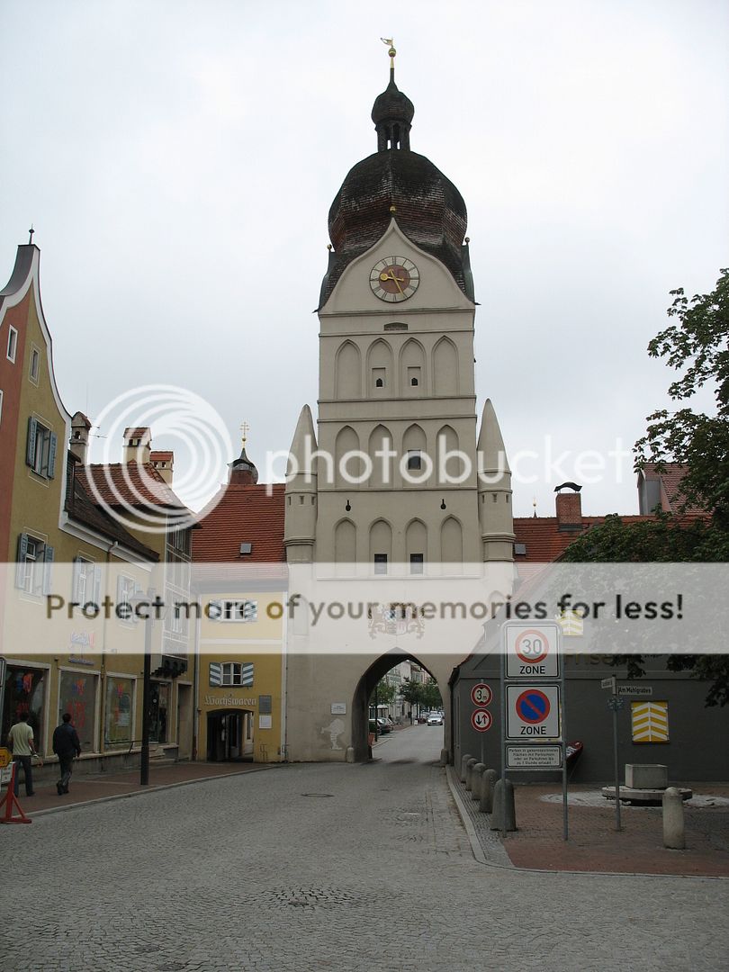 http://i747.photobucket.com/albums/xx117/ChrisCruise1980/KL%202010%20AMS-MUC-AMS/IMG_4379.jpg