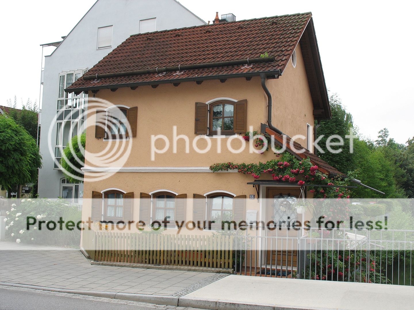 http://i747.photobucket.com/albums/xx117/ChrisCruise1980/KL%202010%20AMS-MUC-AMS/IMG_4383.jpg