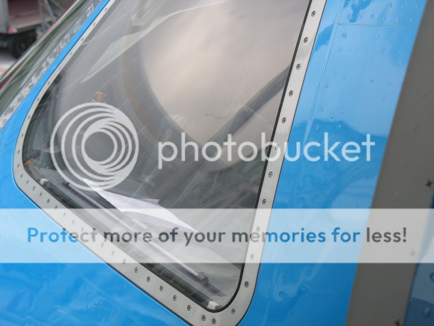 http://i747.photobucket.com/albums/xx117/ChrisCruise1980/KL%202010%20AMS-MUC-AMS/IMG_4398.jpg