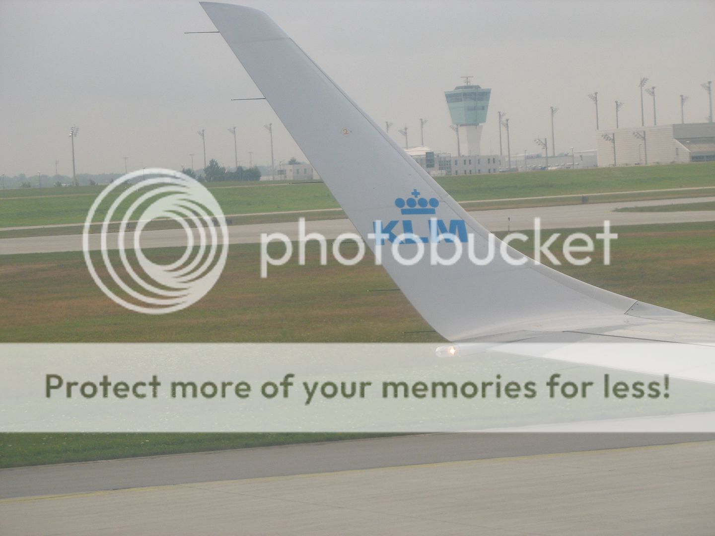 http://i747.photobucket.com/albums/xx117/ChrisCruise1980/KL%202010%20AMS-MUC-AMS/IMG_4409.jpg