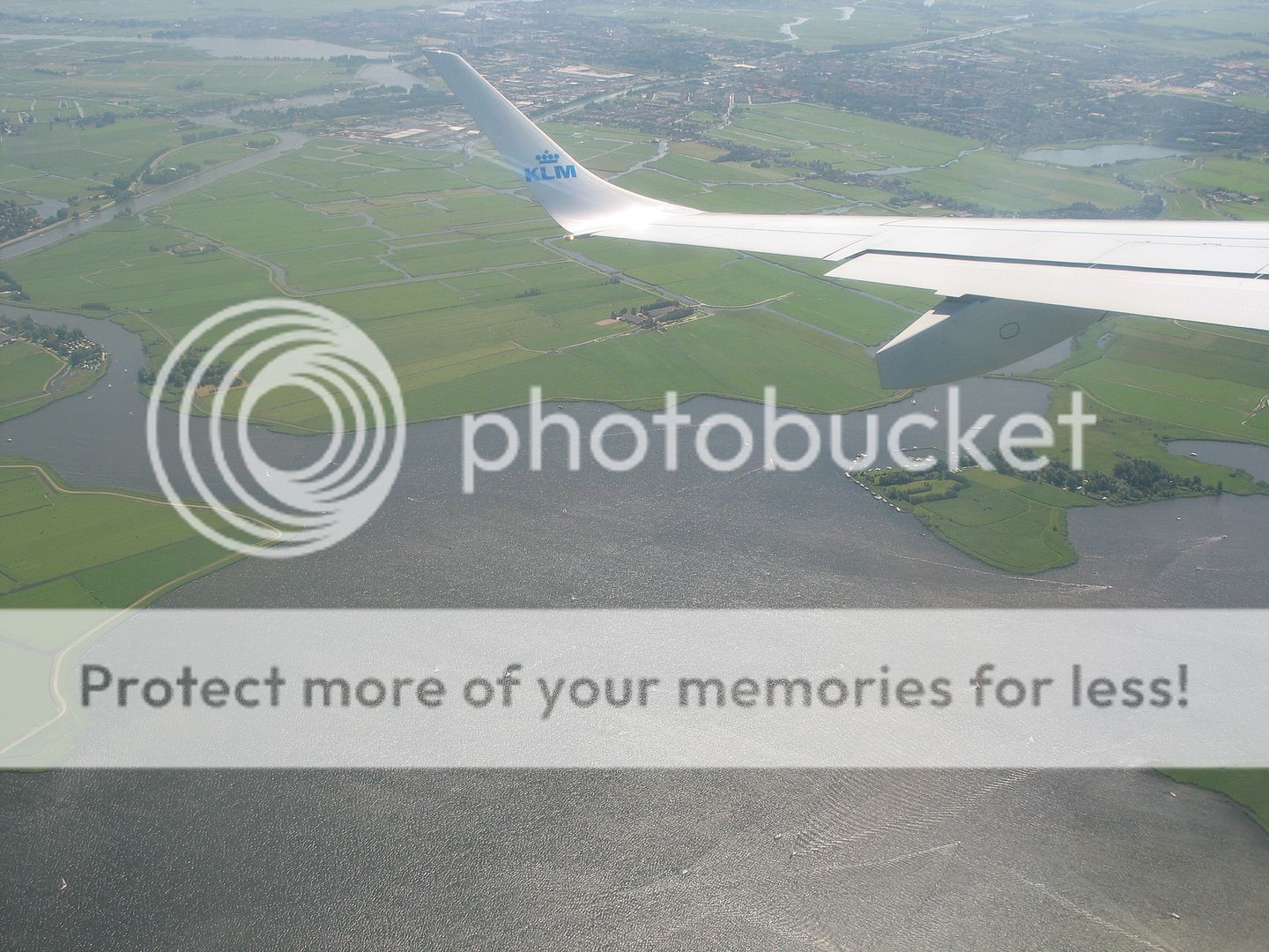 http://i747.photobucket.com/albums/xx117/ChrisCruise1980/KL%202010%20AMS-MUC-AMS/IMG_4427.jpg