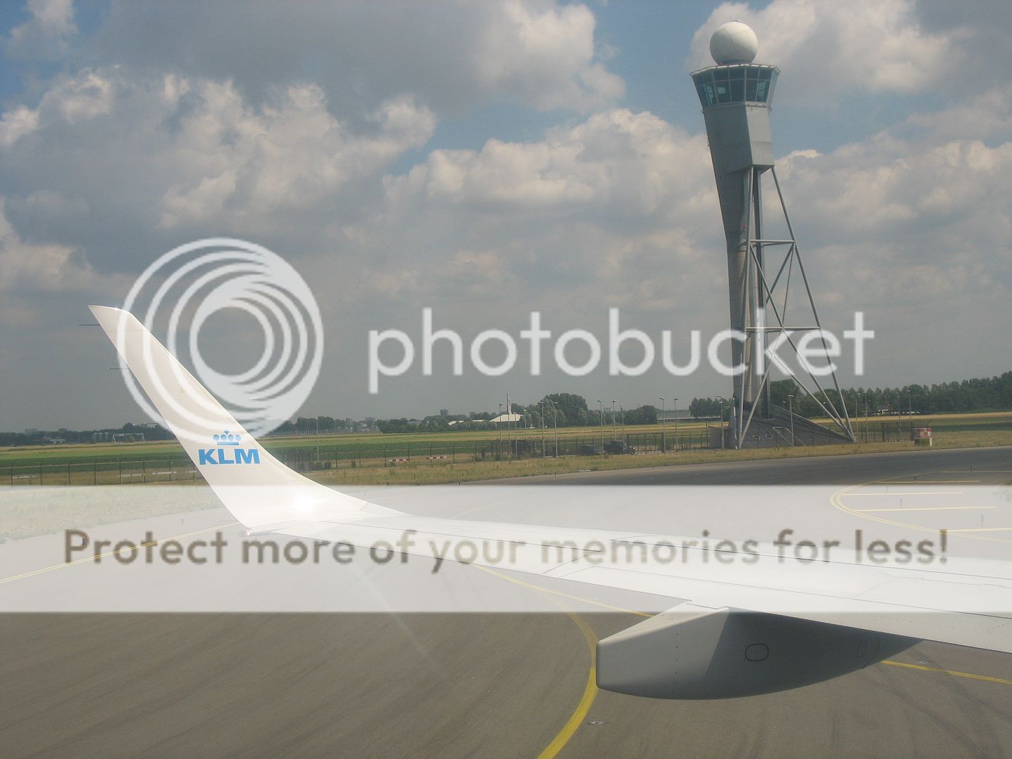 http://i747.photobucket.com/albums/xx117/ChrisCruise1980/KL%202010%20AMS-MUC-AMS/IMG_4435.jpg