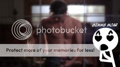 JAKE'S SHIRTLESS BODY IS A WORK OF ART!